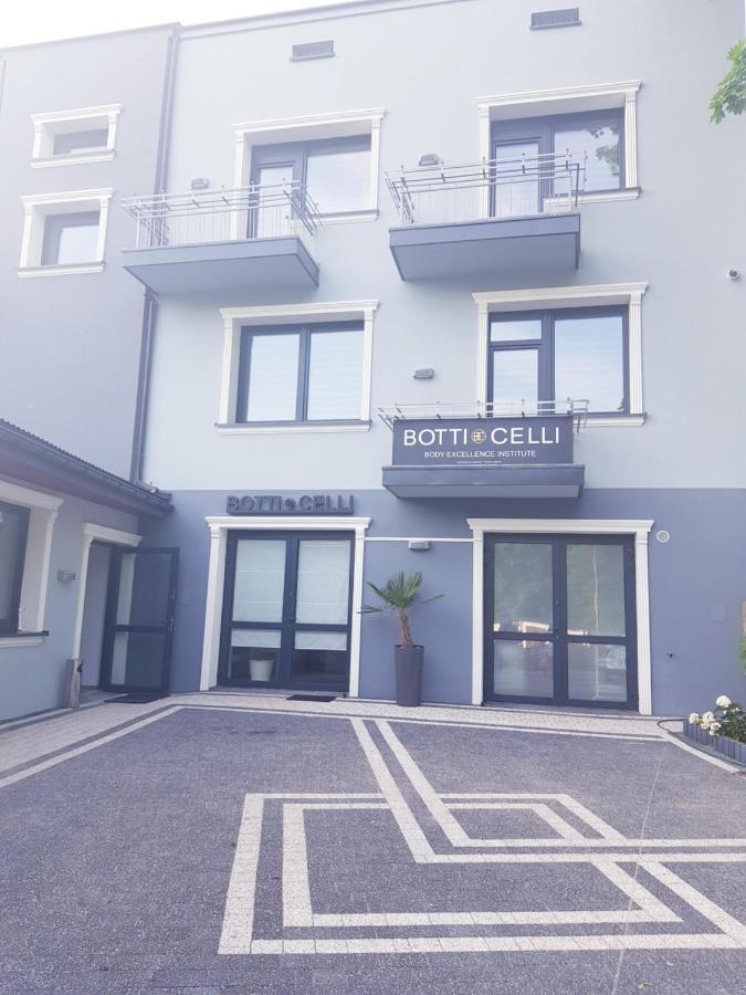 Apartamenty Polna Ostrowiec Swietokrzyski Ngoại thất bức ảnh